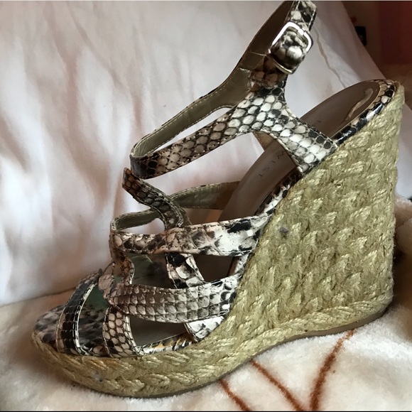 Nine West Wedge strappy sandals - Picture 2 of 8